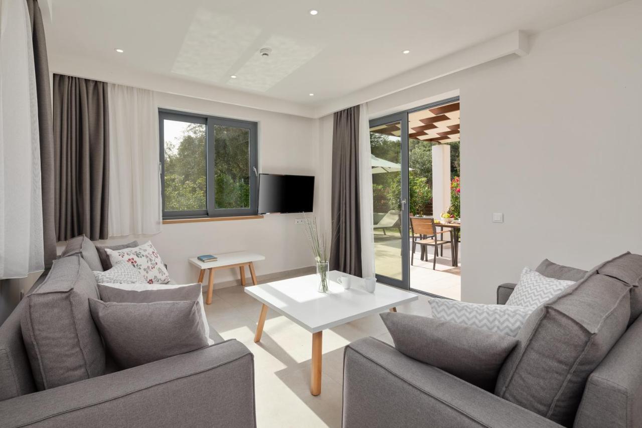 Perithia Suites Exteriér fotografie